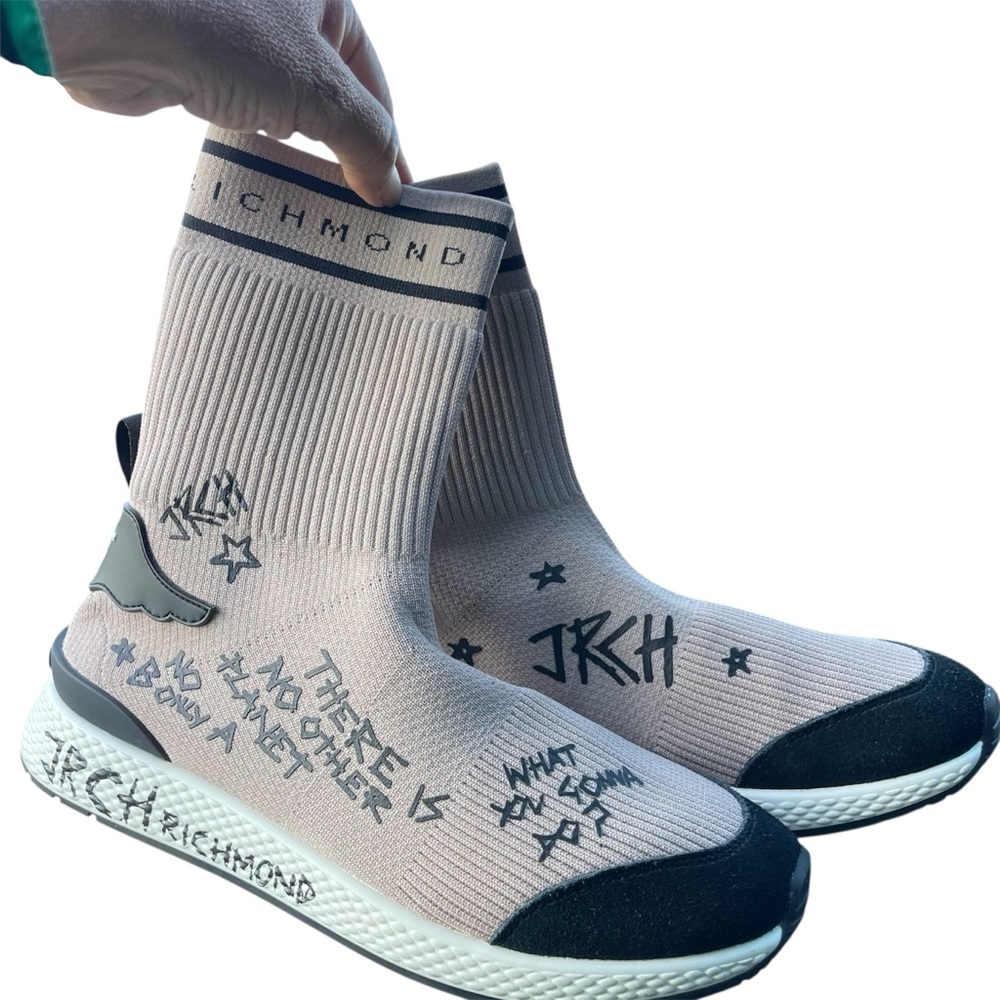 JOHN RICHMOND
Stretch Sock Sneaker In pale pink.